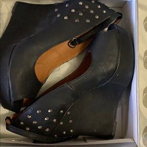 Women’s studded black size 10 wedges